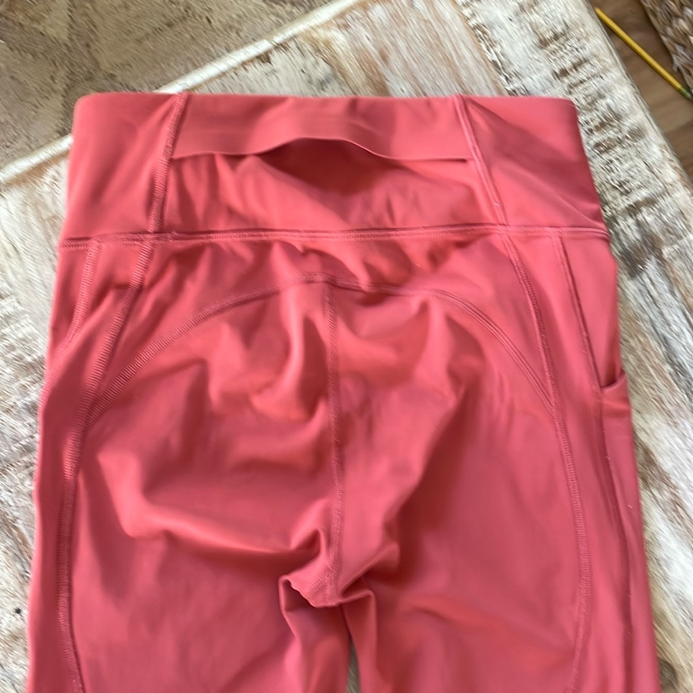 EUC Lululemon Time to Sweat crop - Picture 7 of 13